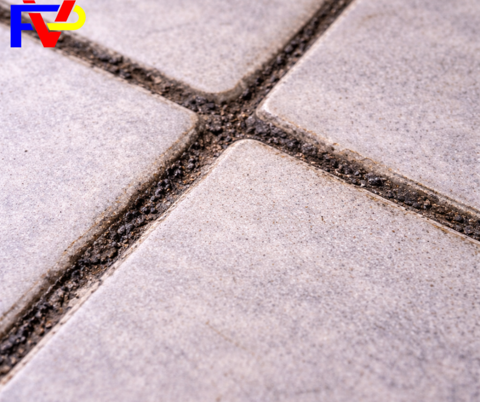 Ron gạch bị đen do ẩm ướt và sử dụng ron xi măng hoặc keo chà ron không phù hợp